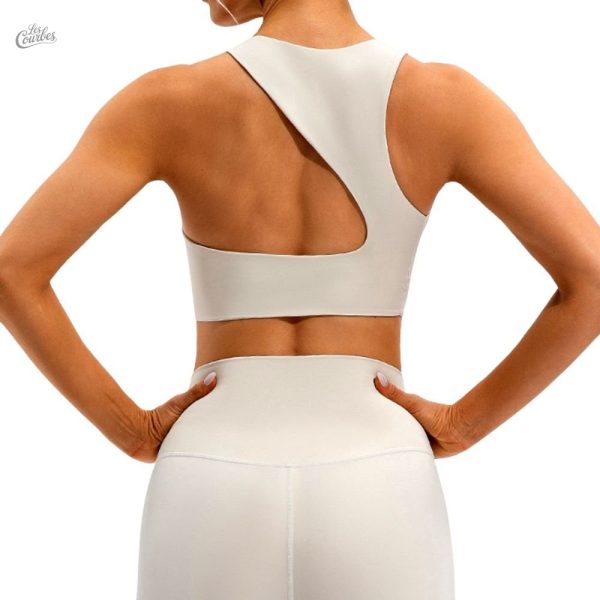 Brassière à col haut pour un look moderne et sportif