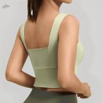 Brassière de sport à encolure carrée élégante
