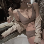 Soutien-gorge plongeant adapté à toutes les silhouettes