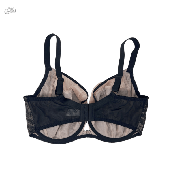 Lingerie délicate en dentelle pour grandes tailles
